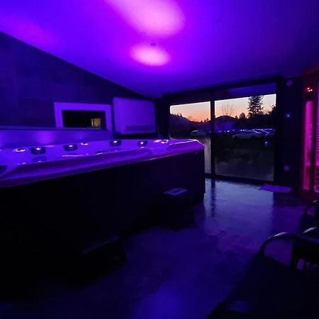 Gites de La Croisée des Chemins - Piscine Chauffée - Spa, Hammam et Sauna Izeaux Exterior foto