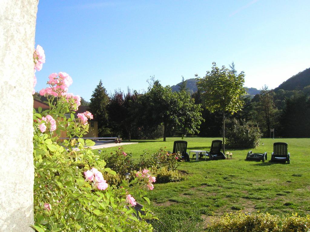 Gites de La Croisée des Chemins - Piscine Chauffée - Spa, Hammam et Sauna Izeaux Exterior foto